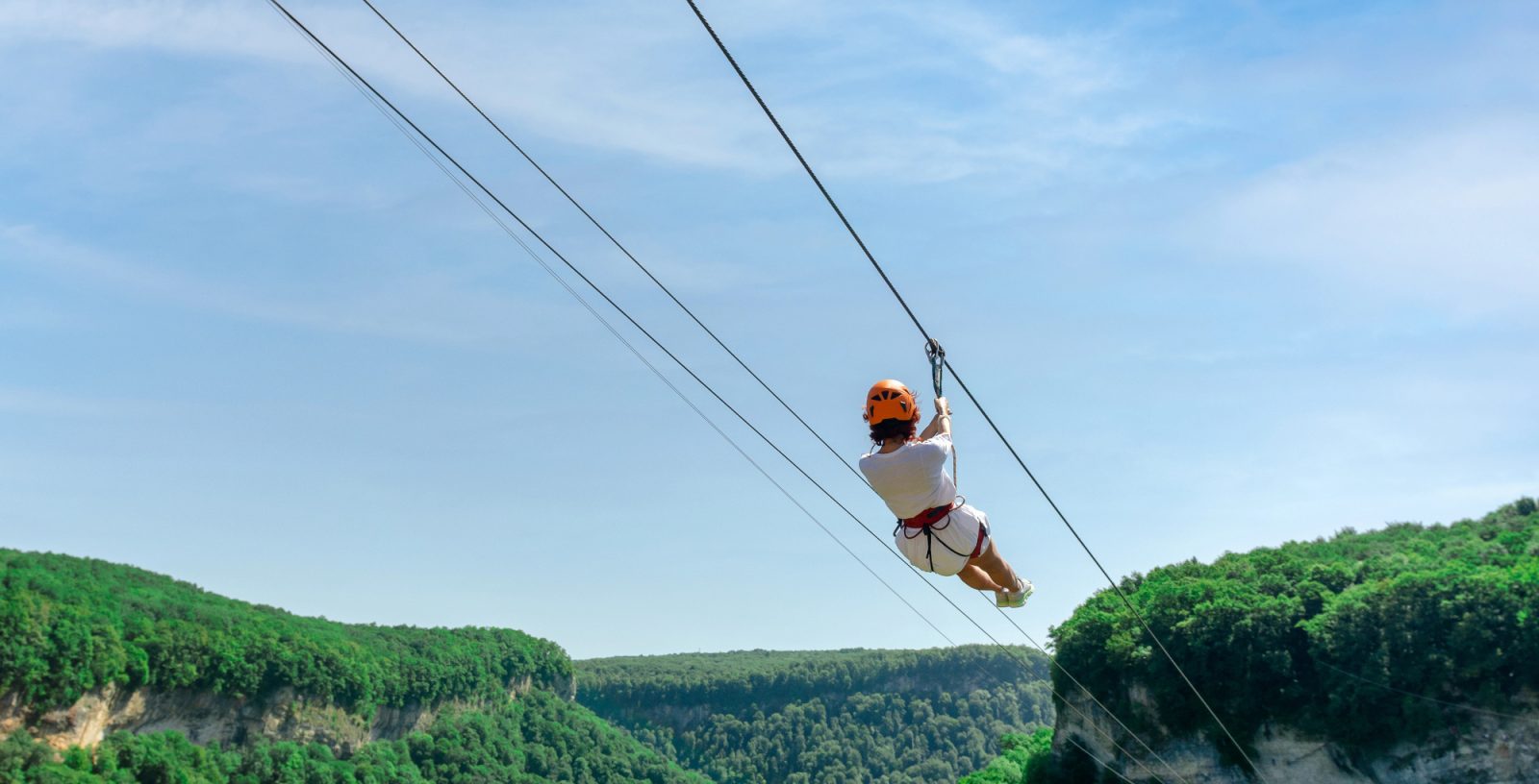 Kaj telo doživlja ko se spuščam po zipline Bovec in zakaj je adrenalin tako zasvojljiv